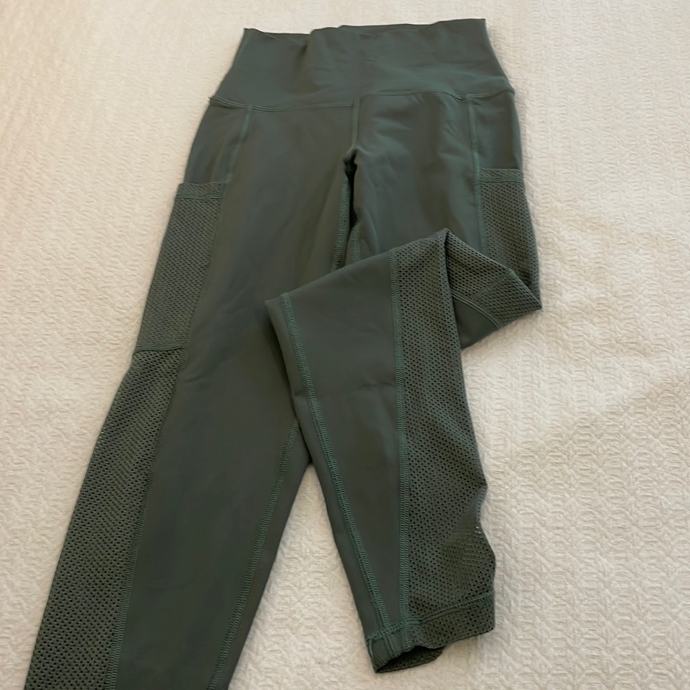 Aerie size small leggings in sage green